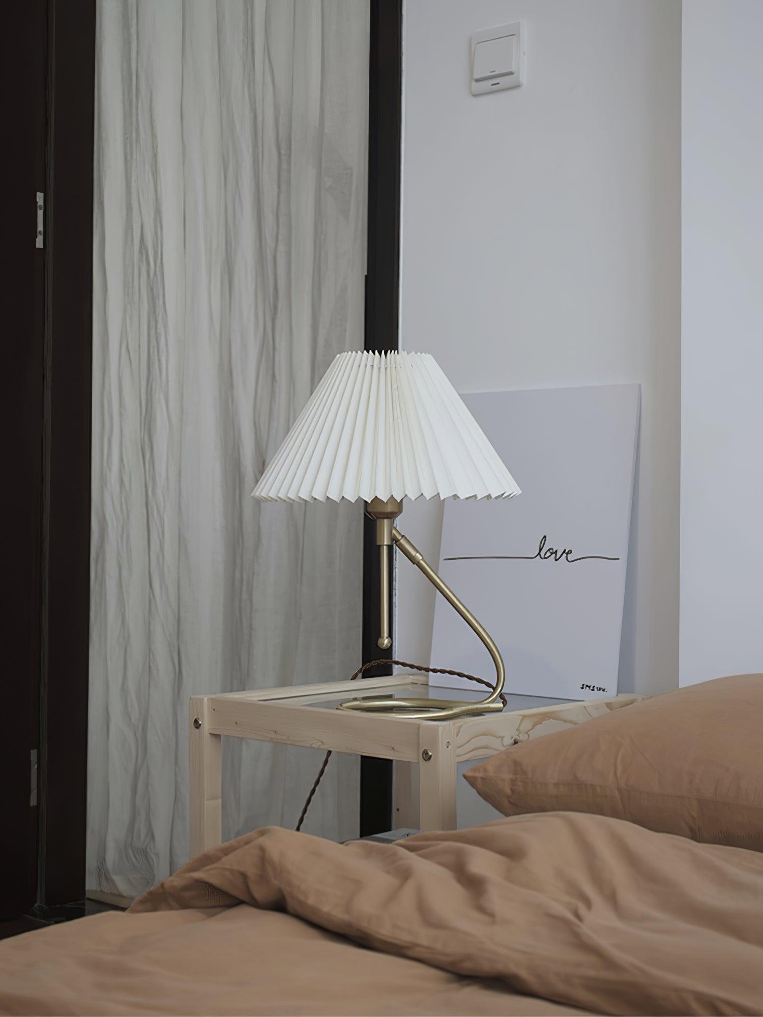 levitate-pleated-table-lamp-anzaz--12