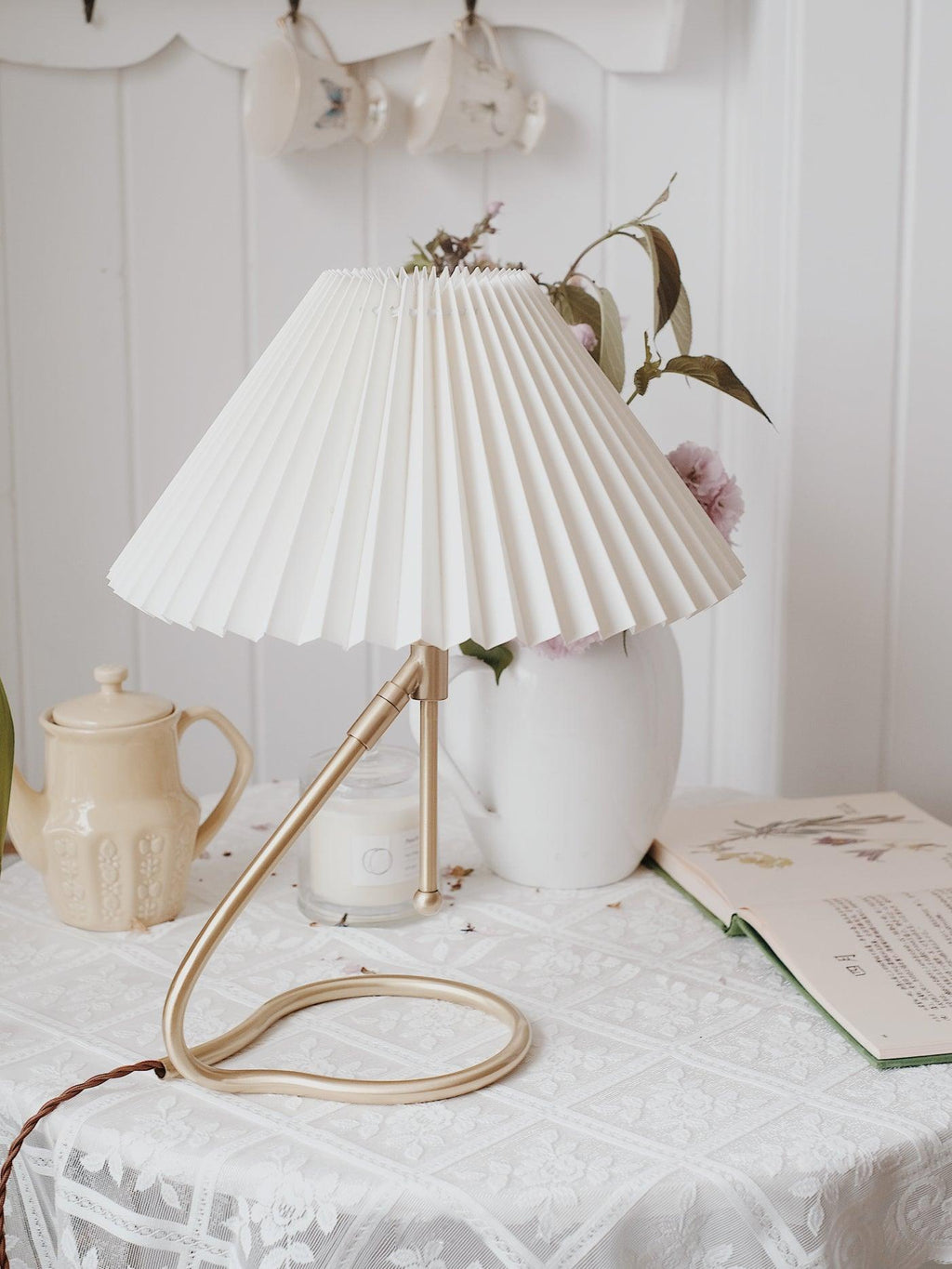 levitate-pleated-table-lamp-anzaz--13