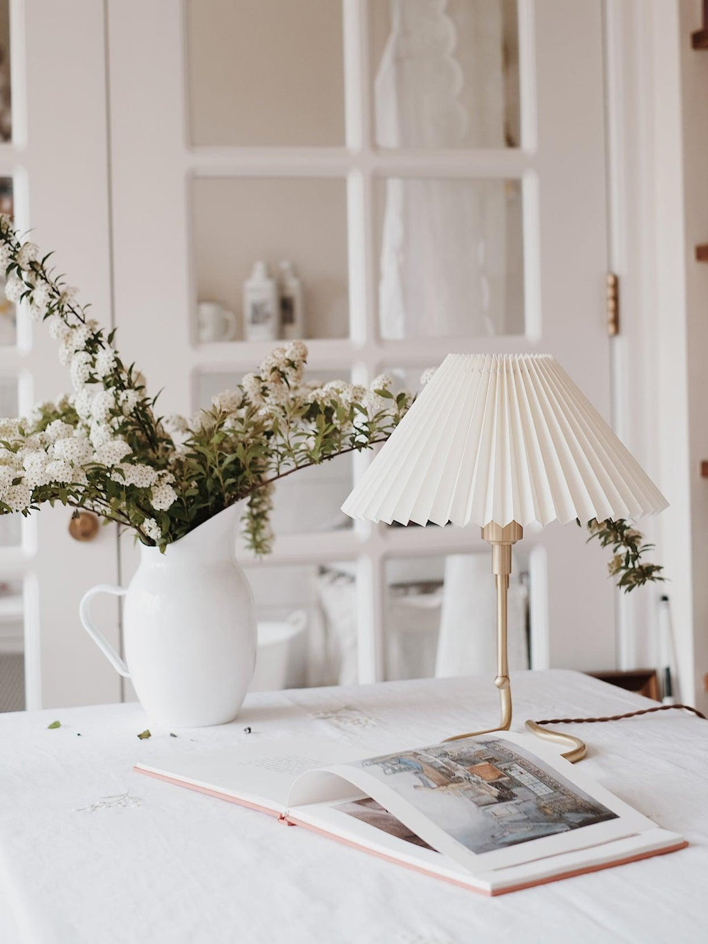 levitate-pleated-table-lamp-anzaz--15