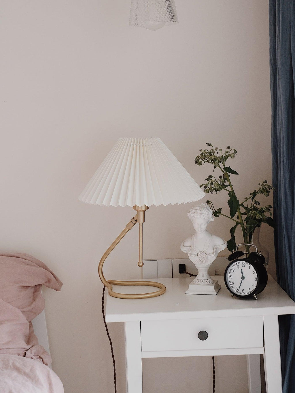 levitate-pleated-table-lamp-anzaz--17