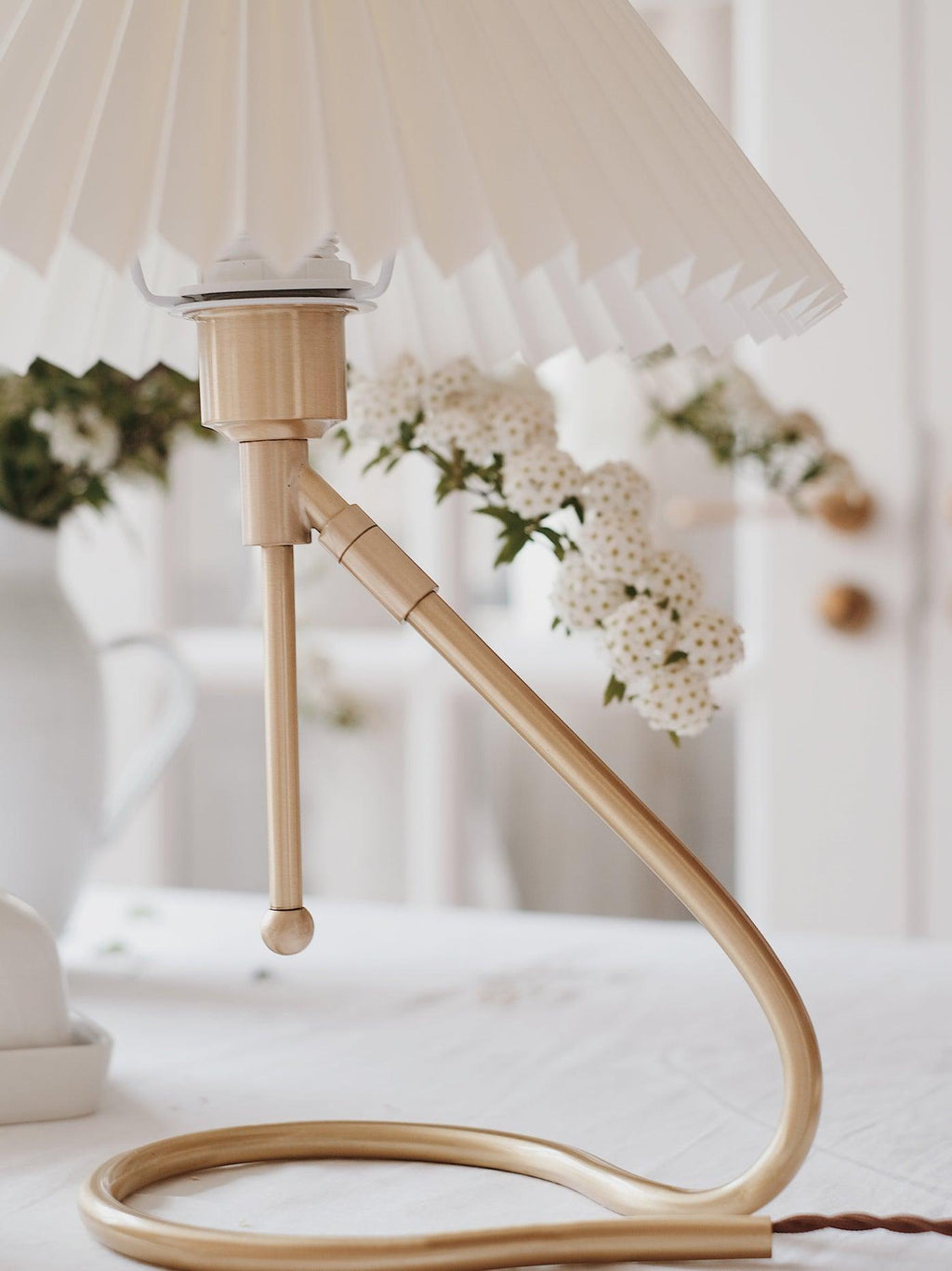 levitate-pleated-table-lamp-anzaz--20