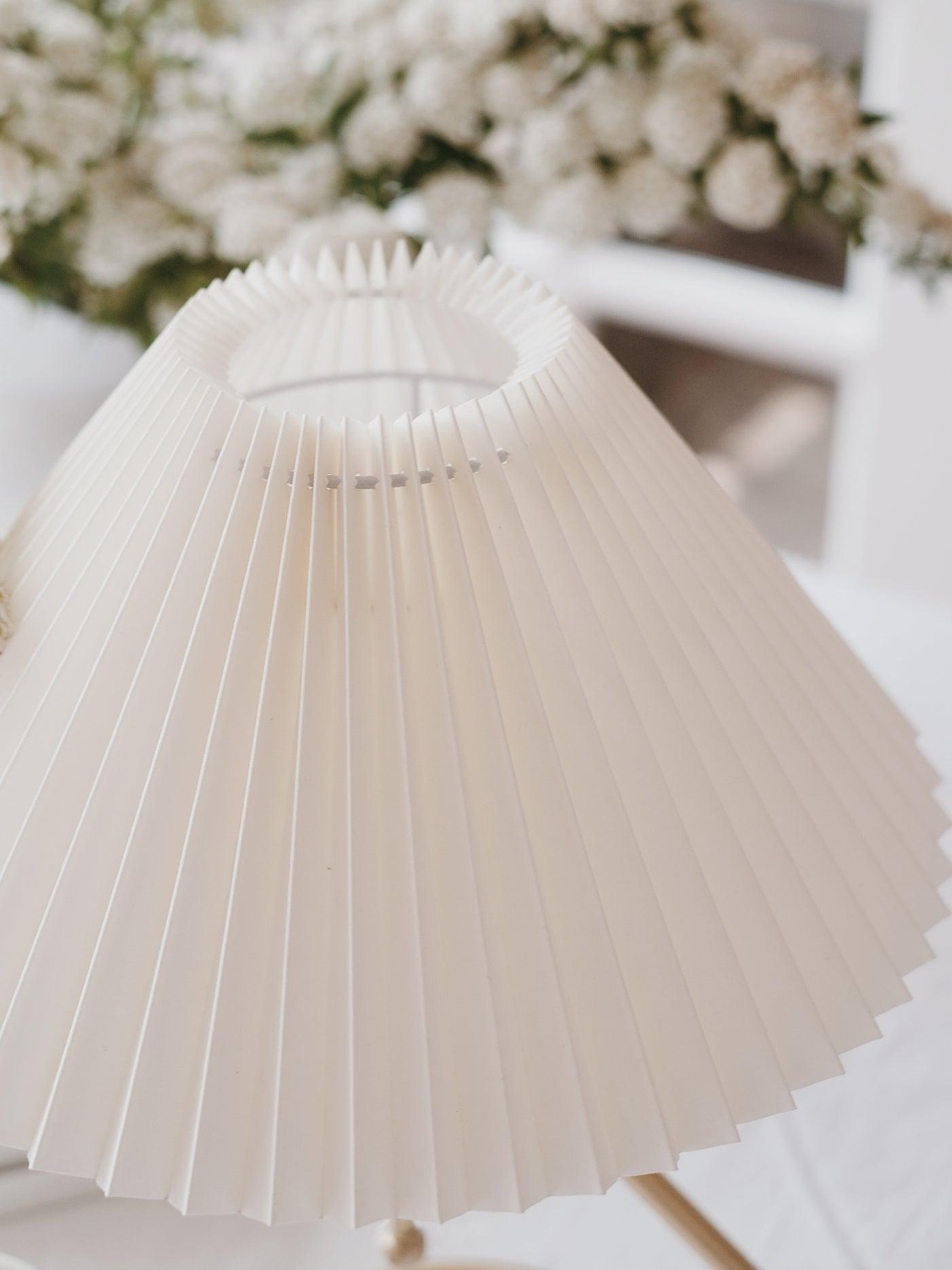 levitate-pleated-table-lamp-anzaz--21