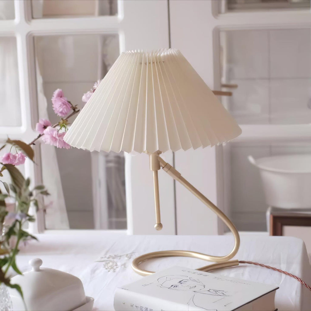 levitate-pleated-table-lamp-anzaz-Brass+white-4