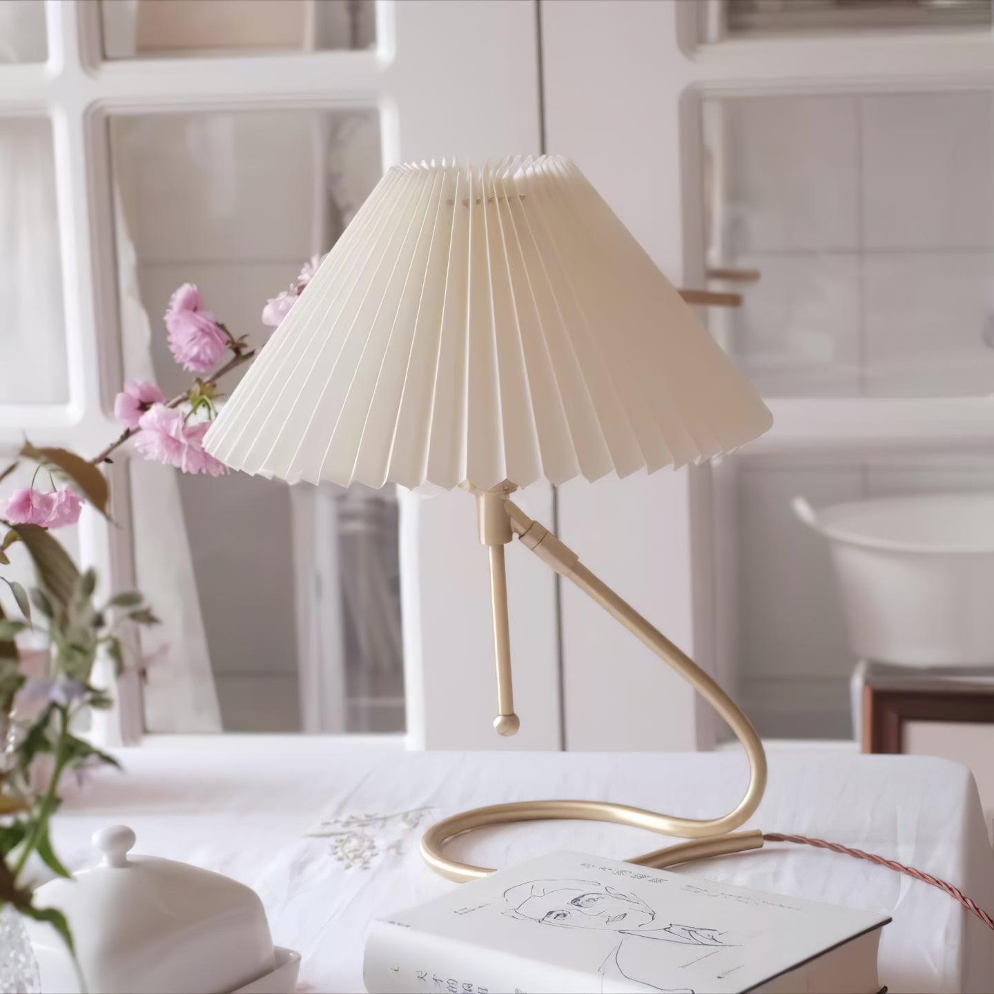 levitate-pleated-table-lamp-anzaz-Brass+white-4