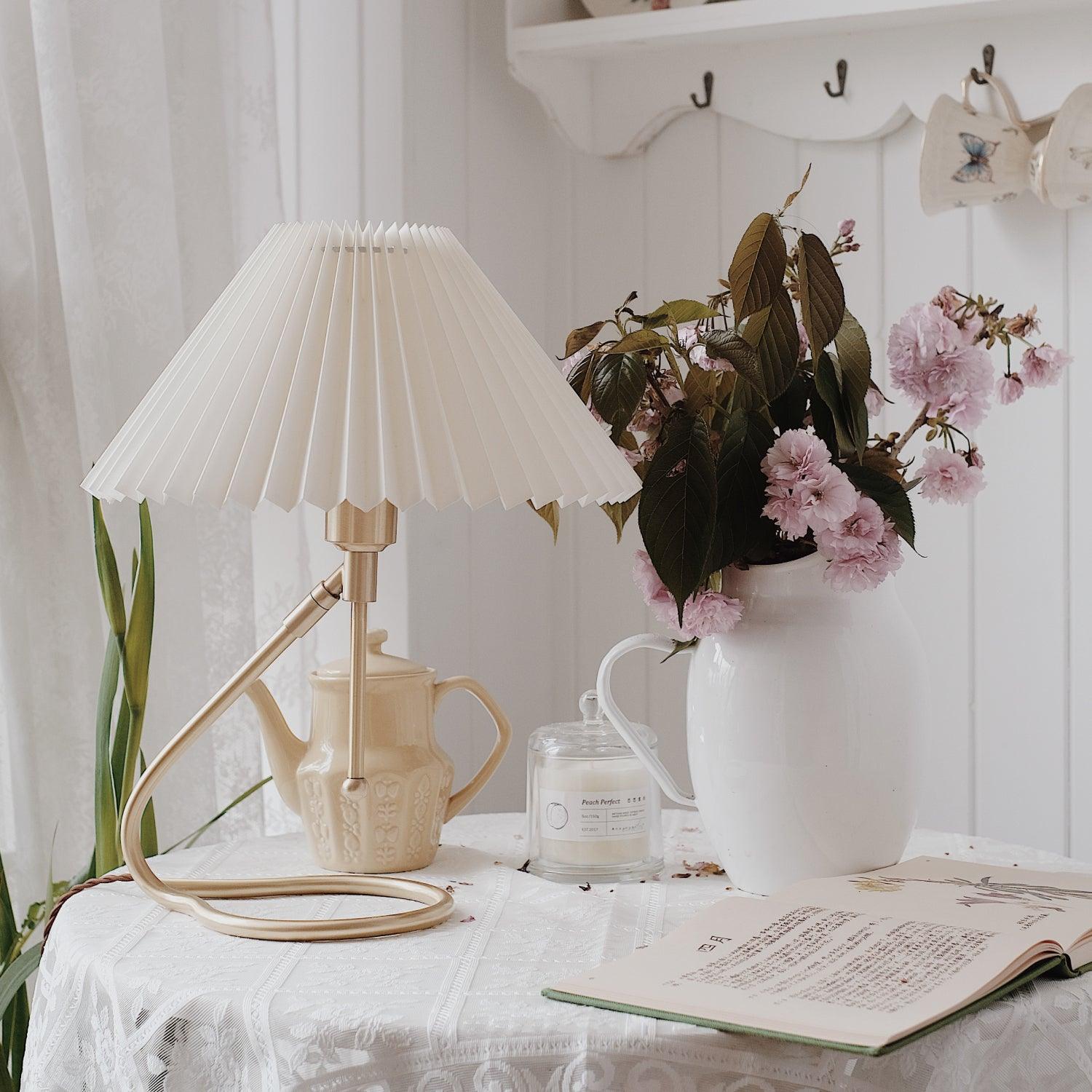 levitate-pleated-table-lamp-anzaz--7