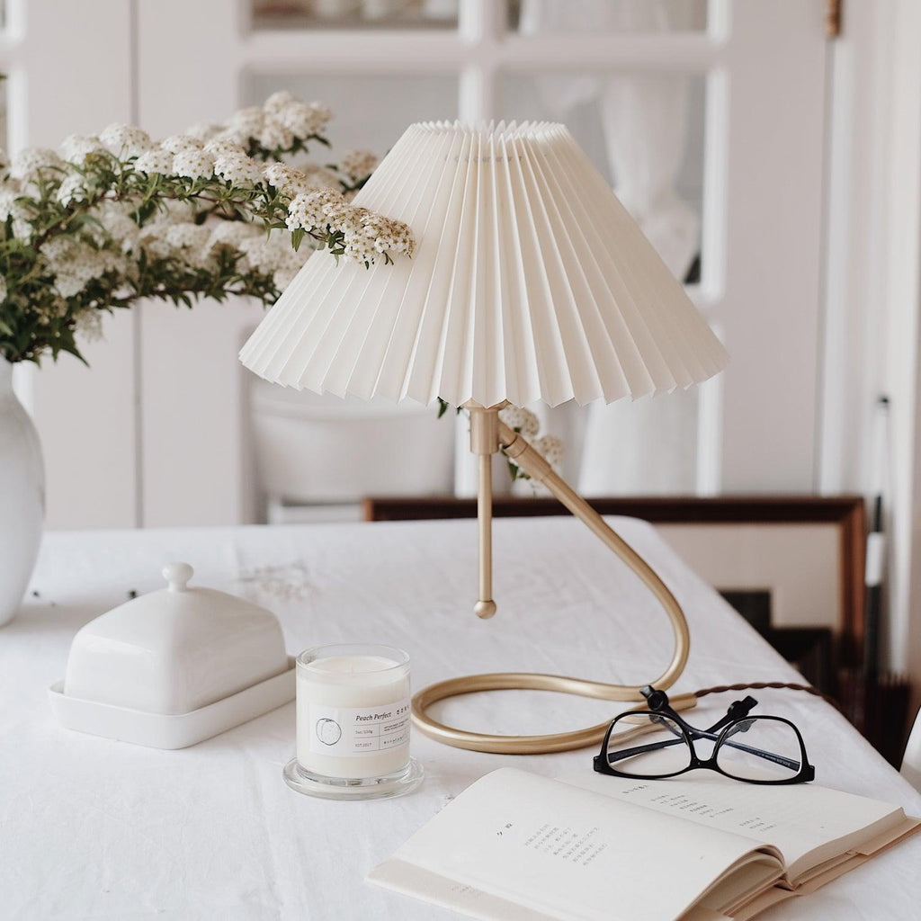 levitate-pleated-table-lamp-anzaz--8