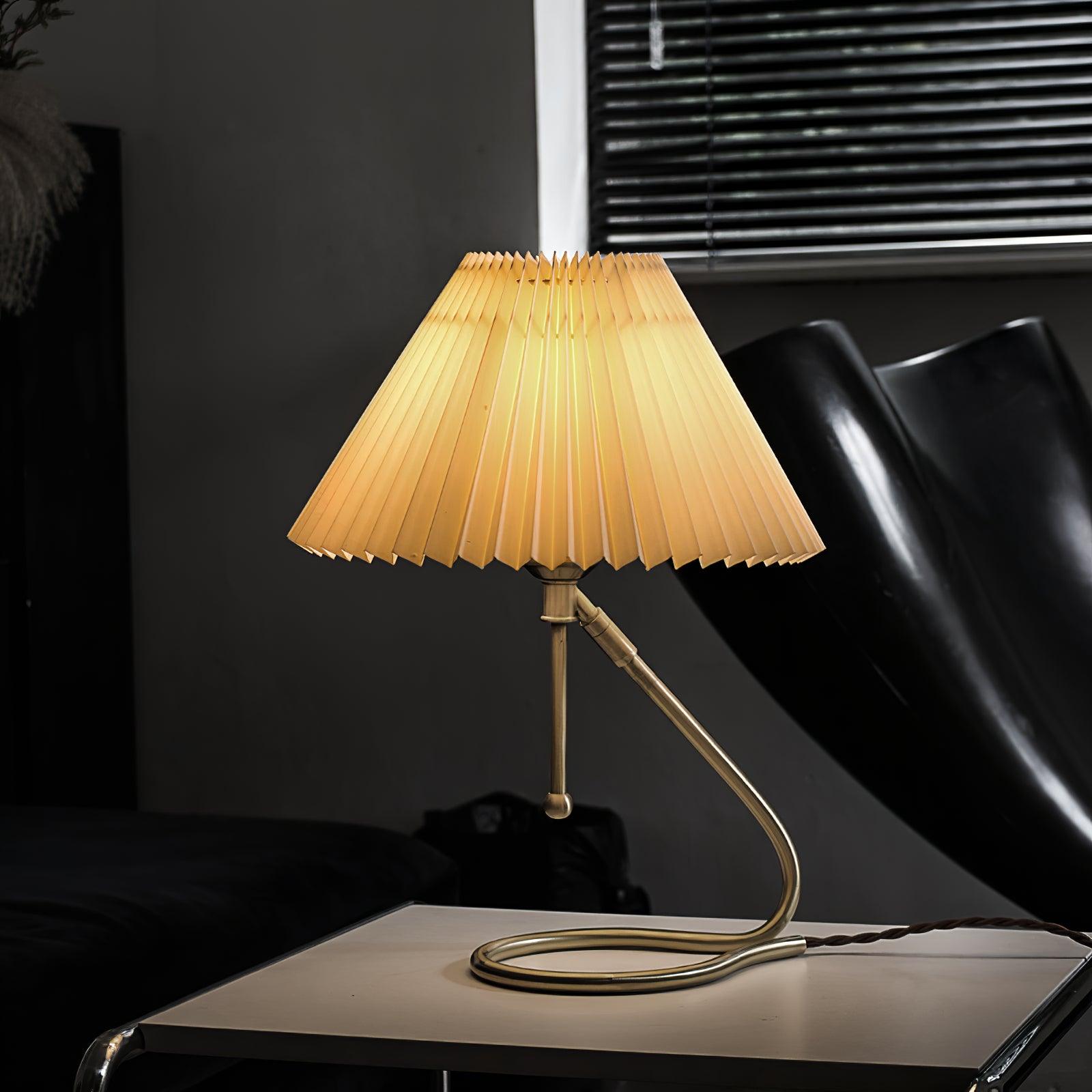 levitate-pleated-table-lamp-anzaz--5