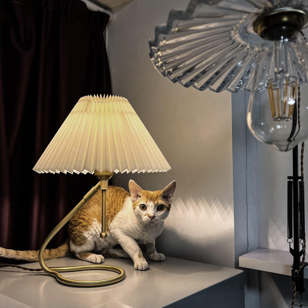 levitate-pleated-table-lamp-anzaz--9