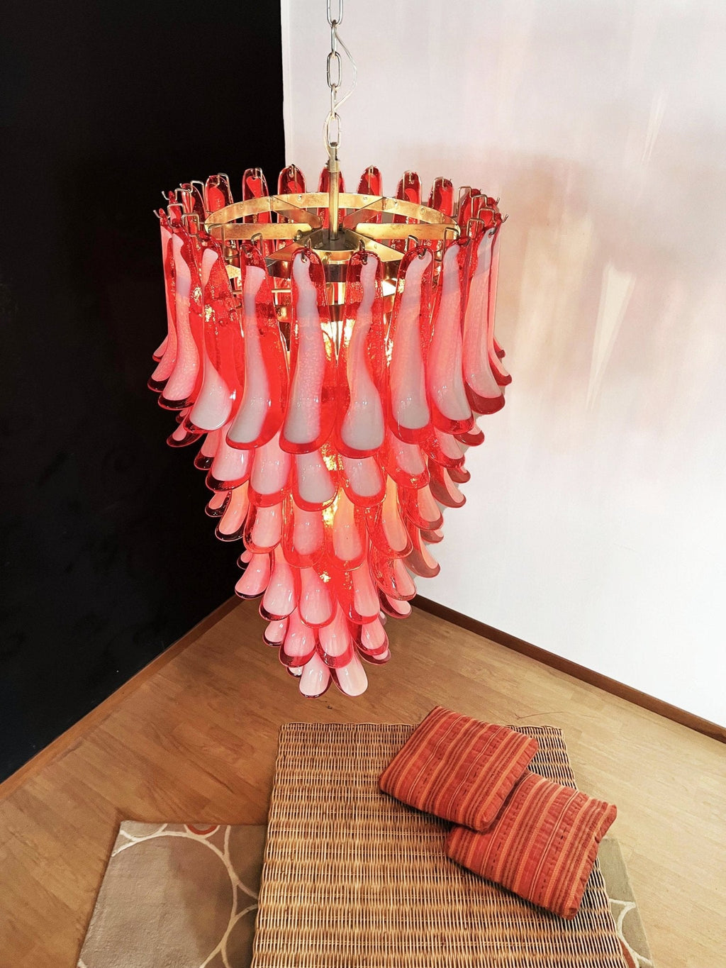 murano-red-petals-spiral-chandelier-anzaz--3