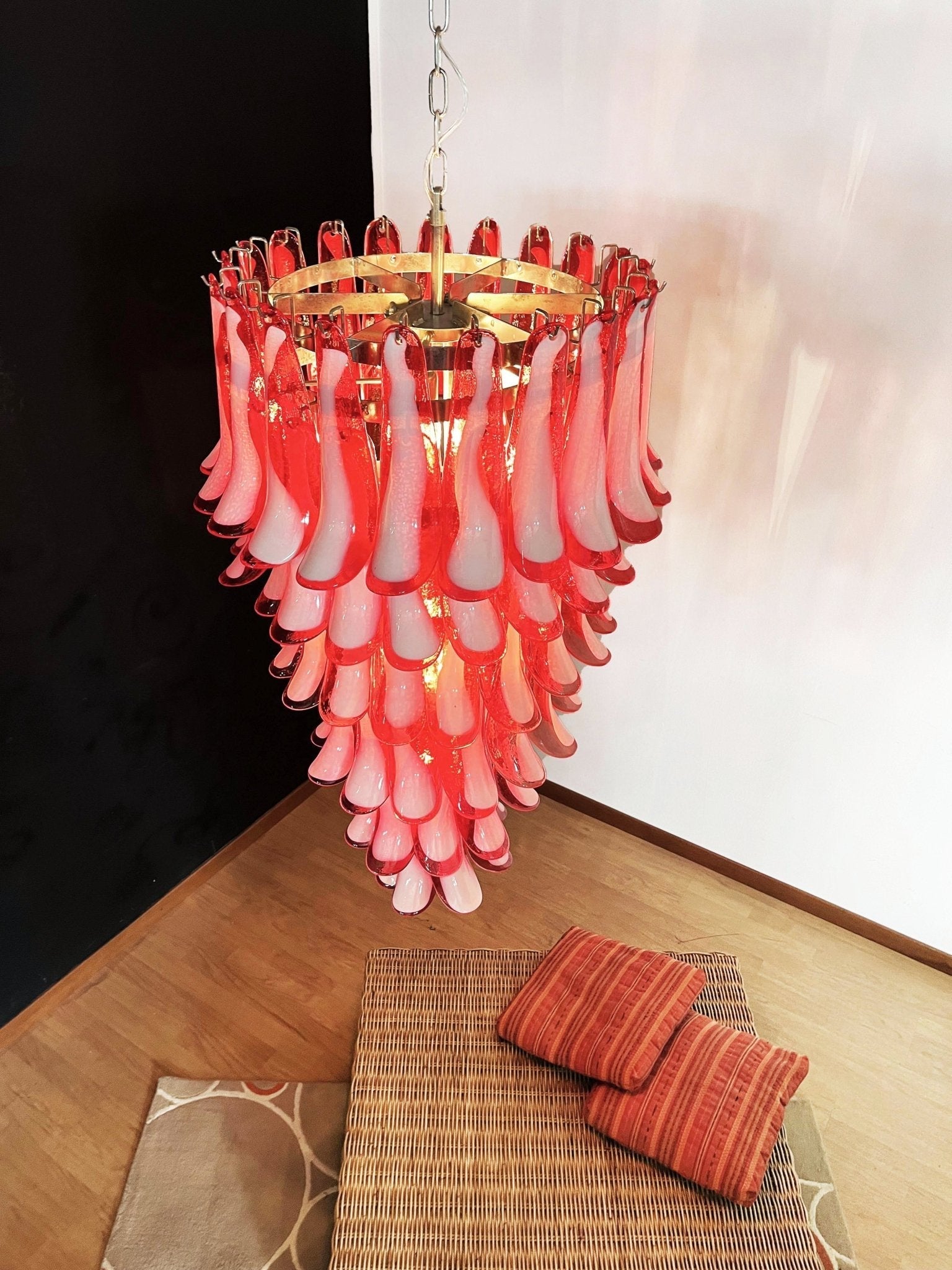 murano-red-petals-spiral-chandelier-anzaz--3