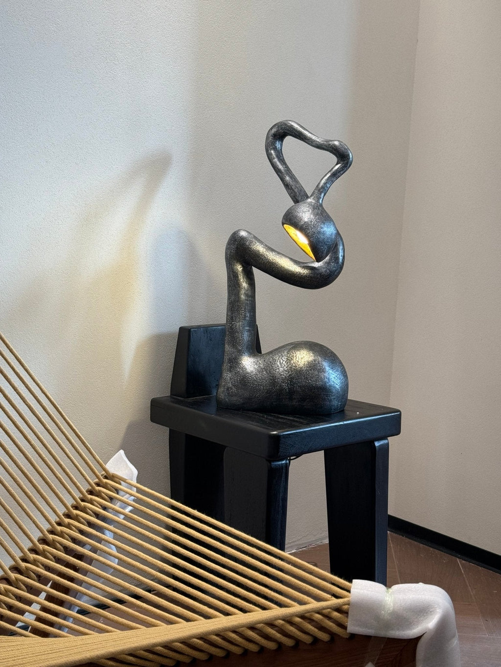 myrrh-sculpture-table-lamp-anzaz--12