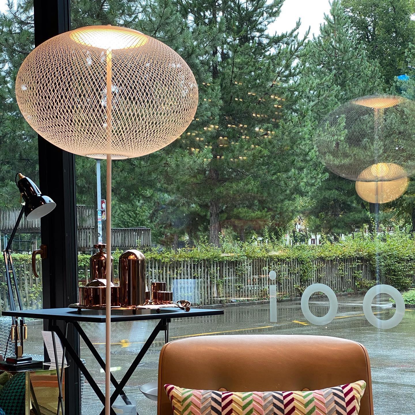 metallic-meshwork-floor-lamp-anzaz-White & Warm Light-5
