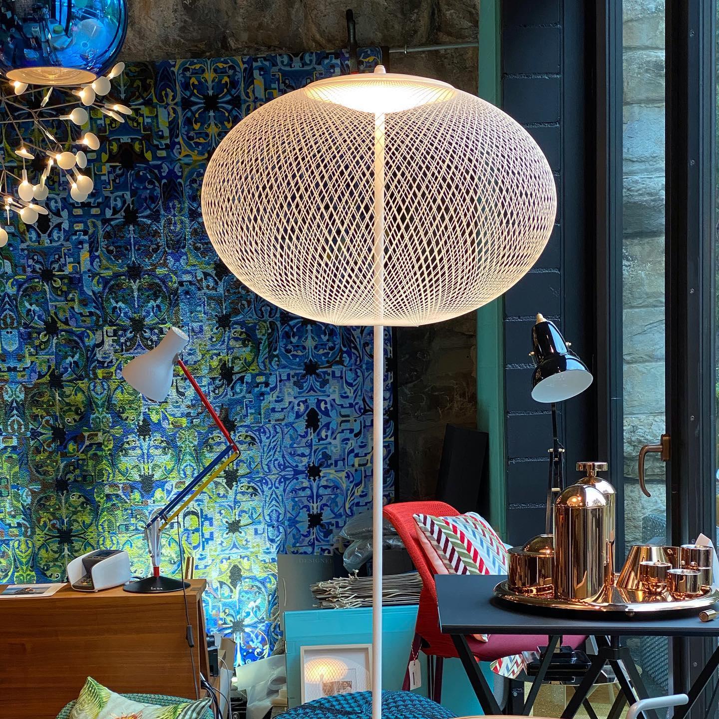 metallic-meshwork-floor-lamp-anzaz-White & Warm Light-6