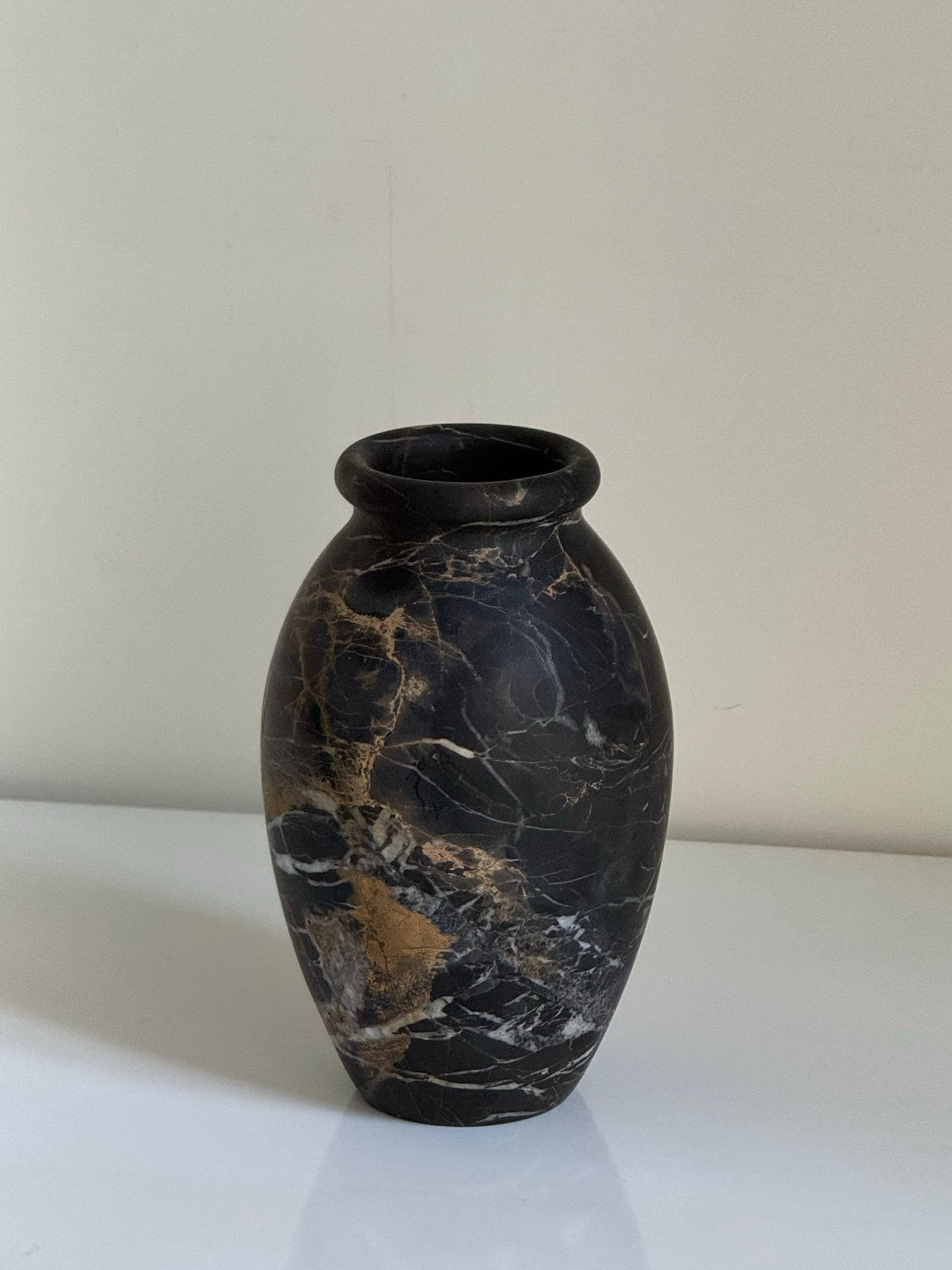 noir-vein-stone-vase-anzaz--14