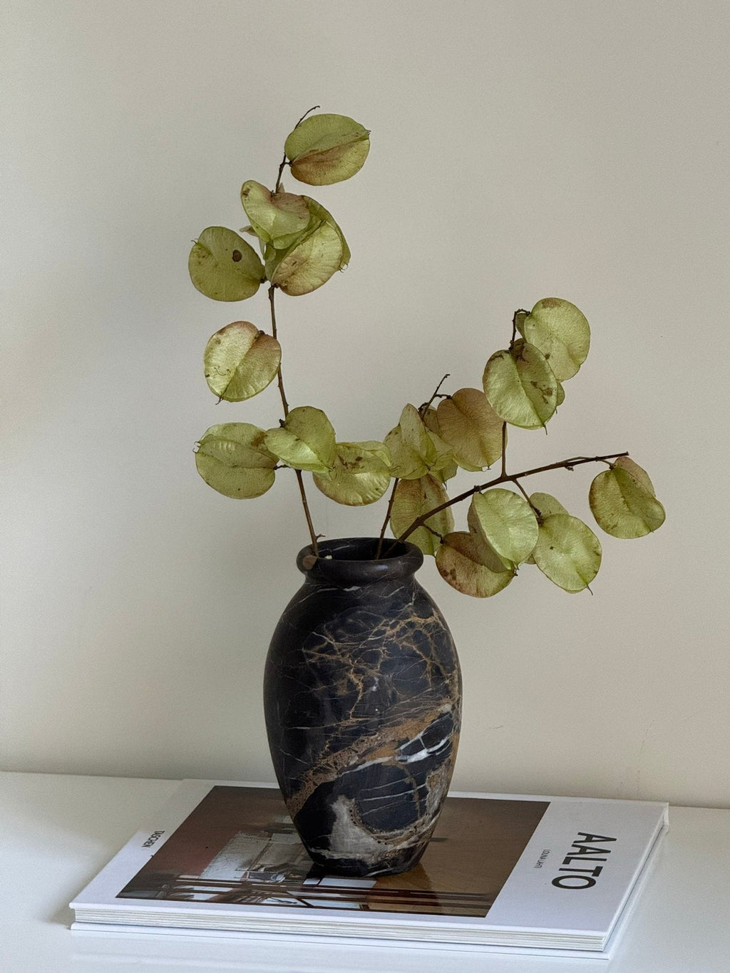 noir-vein-stone-vase-anzaz--17