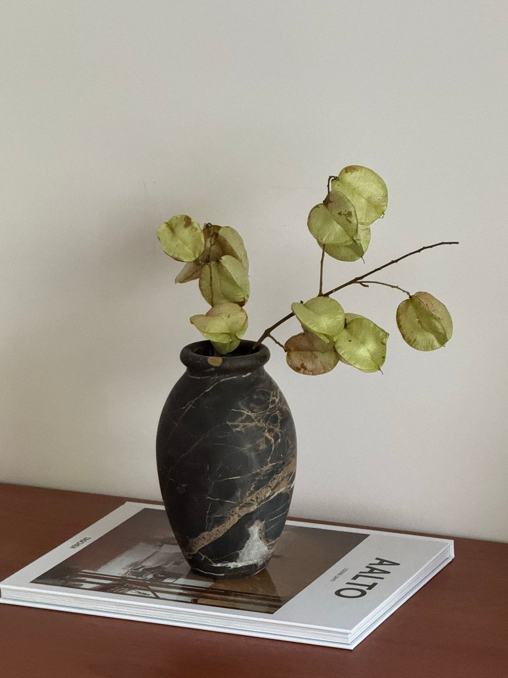 noir-vein-stone-vase-anzaz--5