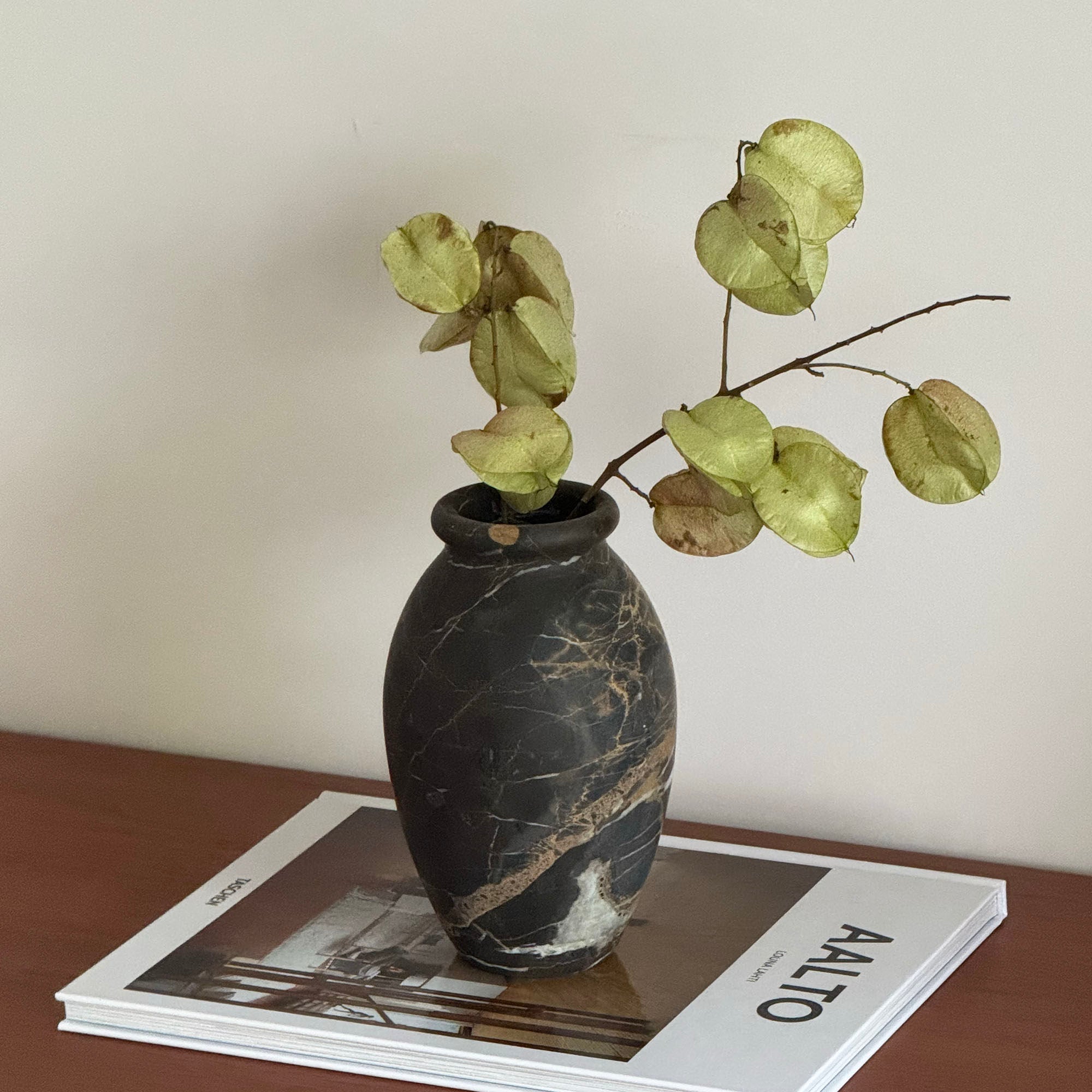 noir-vein-stone-vase-anzaz--4