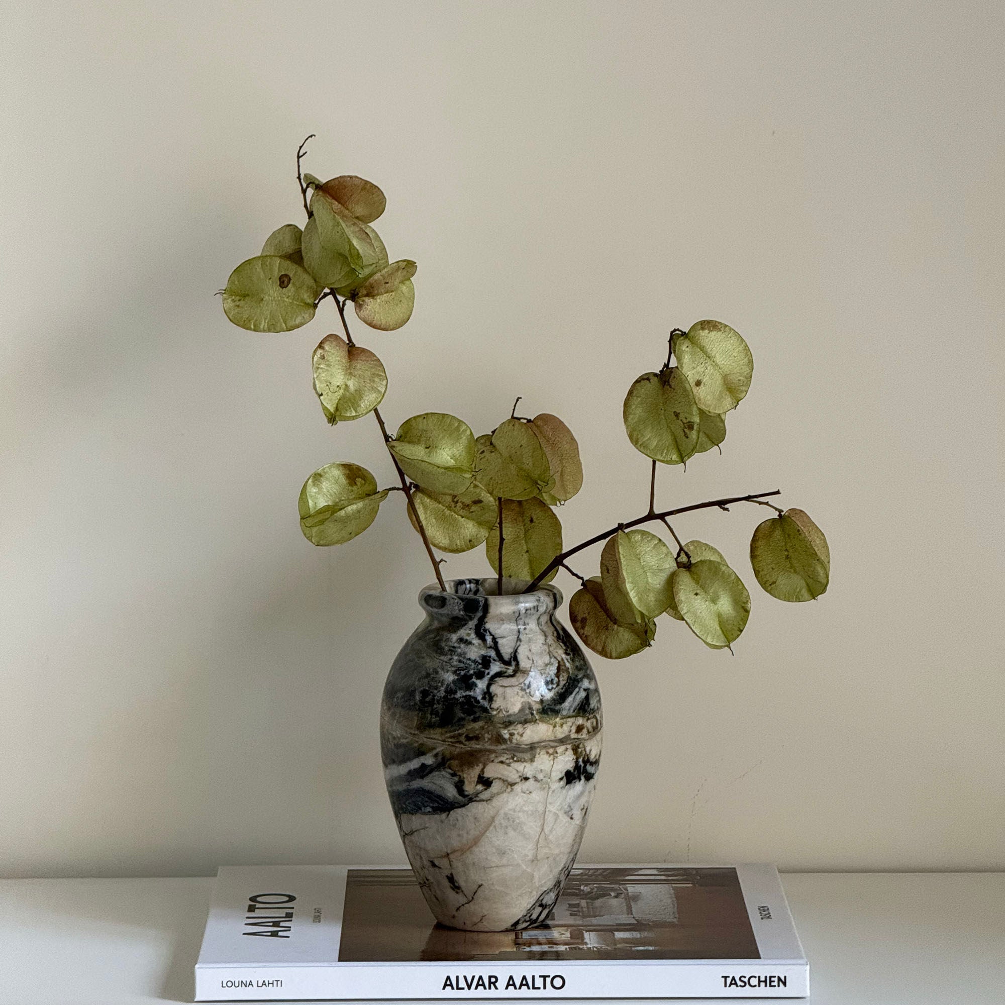 noir-vein-stone-vase-anzaz--7