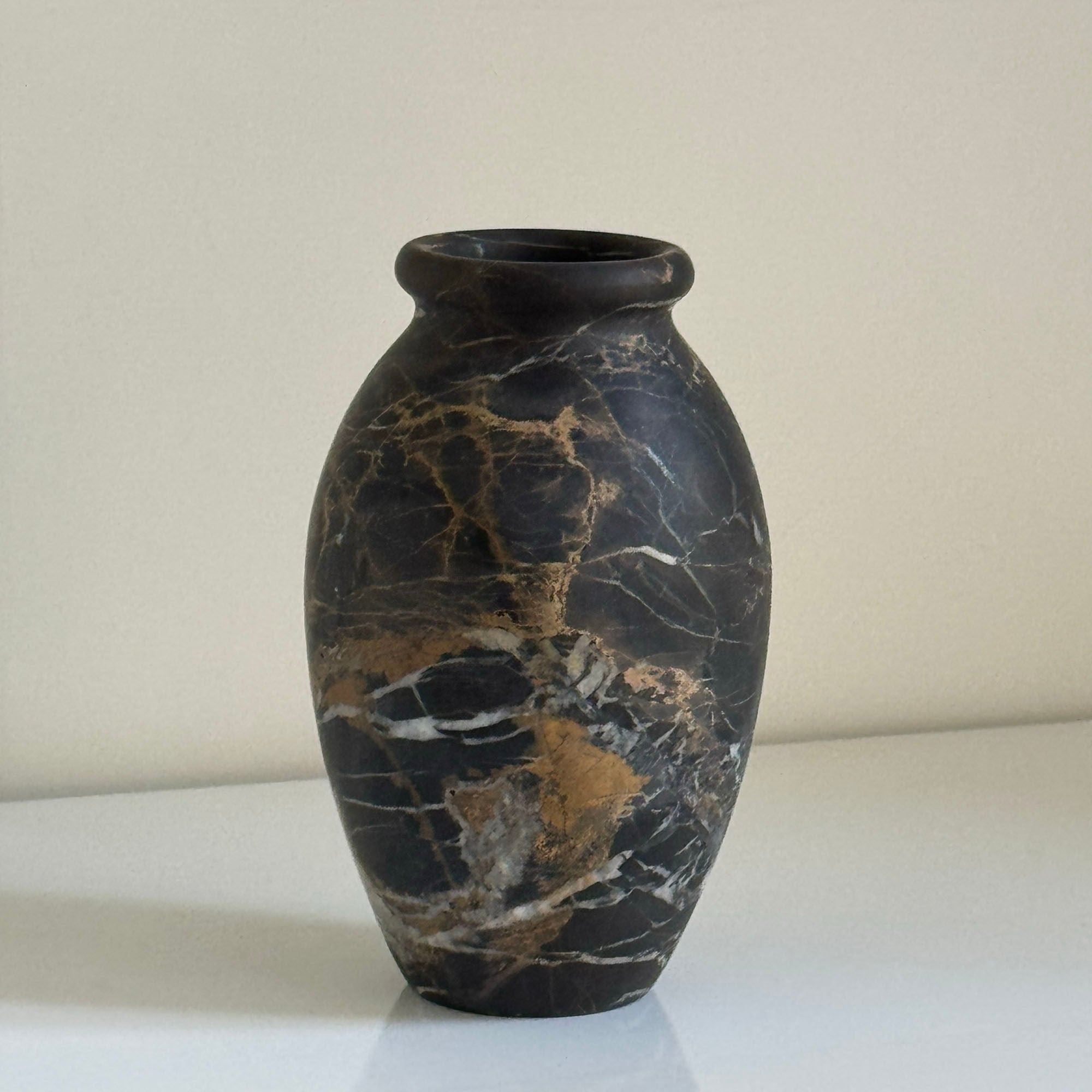 noir-vein-stone-vase-anzaz--9