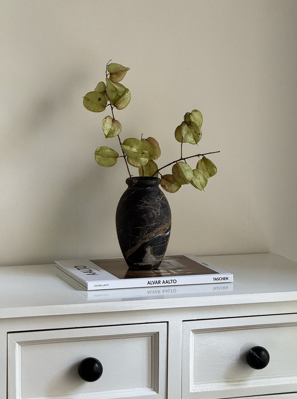 noir-vein-stone-vase-anzaz--11