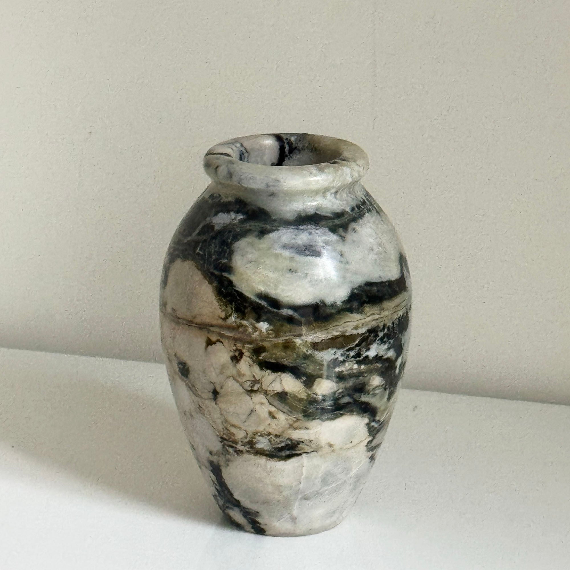 noir-vein-stone-vase-anzaz--12