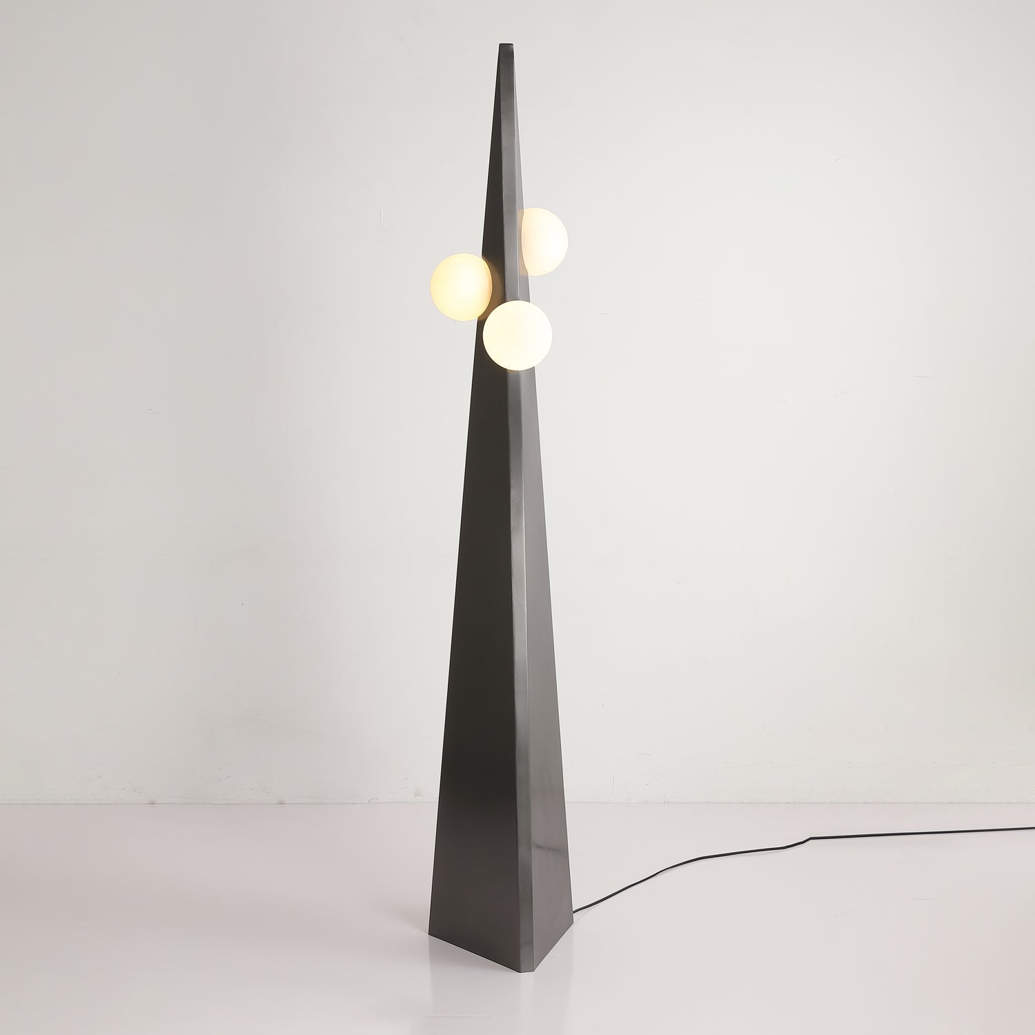noir-roy-floor-lamp-anzaz--33