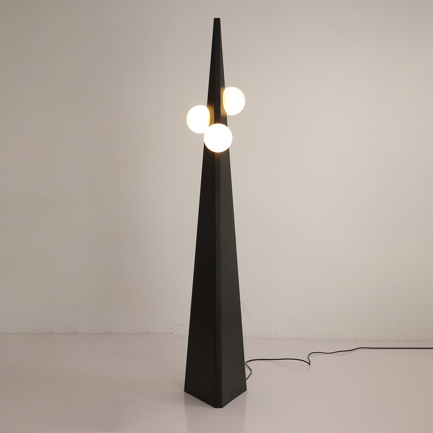 noir-roy-floor-lamp-anzaz--15