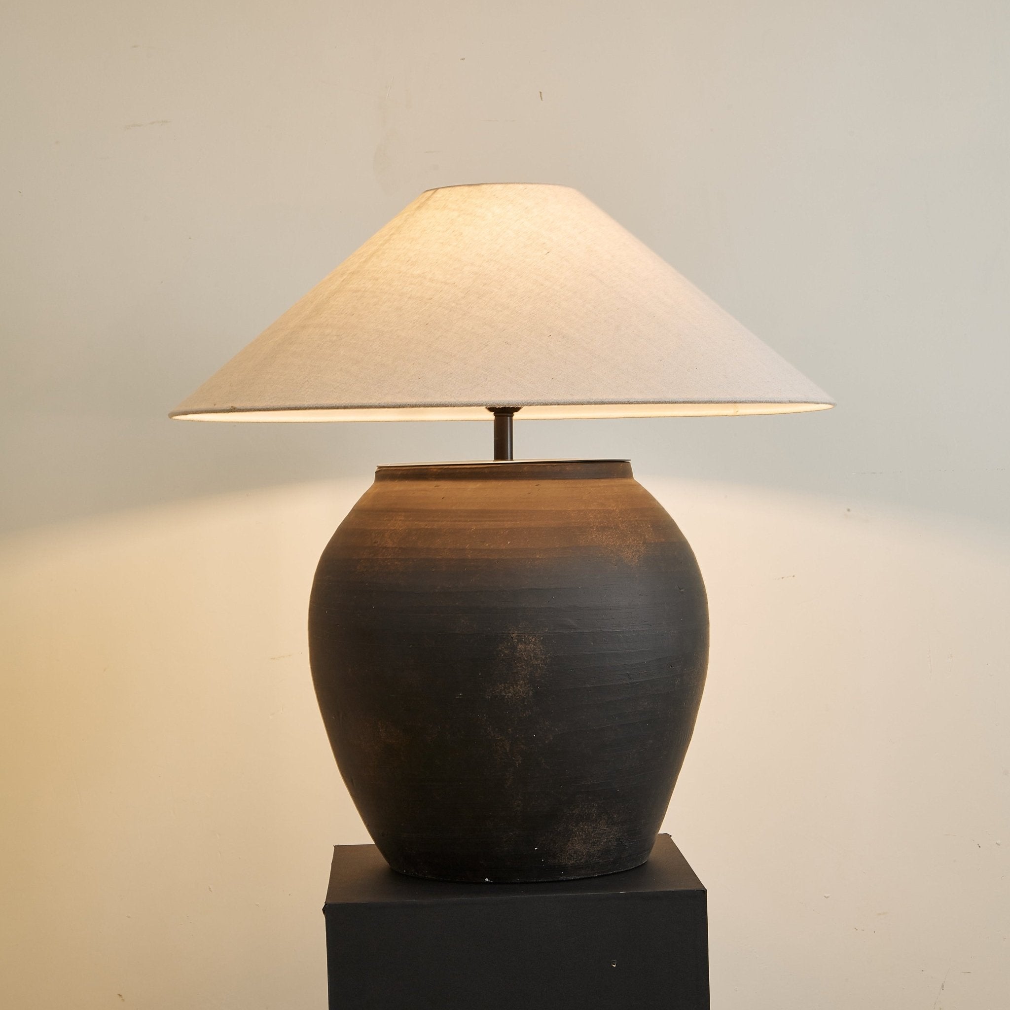 noira-terracotta-table-lamp-anzaz-Black & White-2