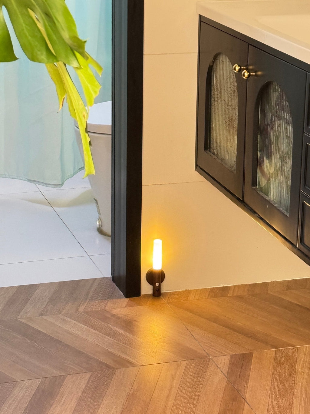 nomad-magnet-rechargeable-wall-lamp-anzaz--16