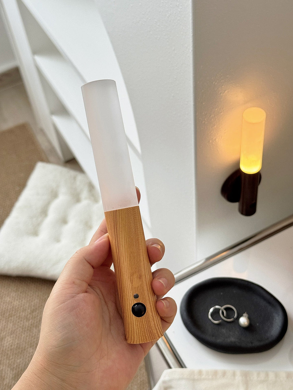 nomad-magnet-rechargeable-wall-lamp-anzaz--26