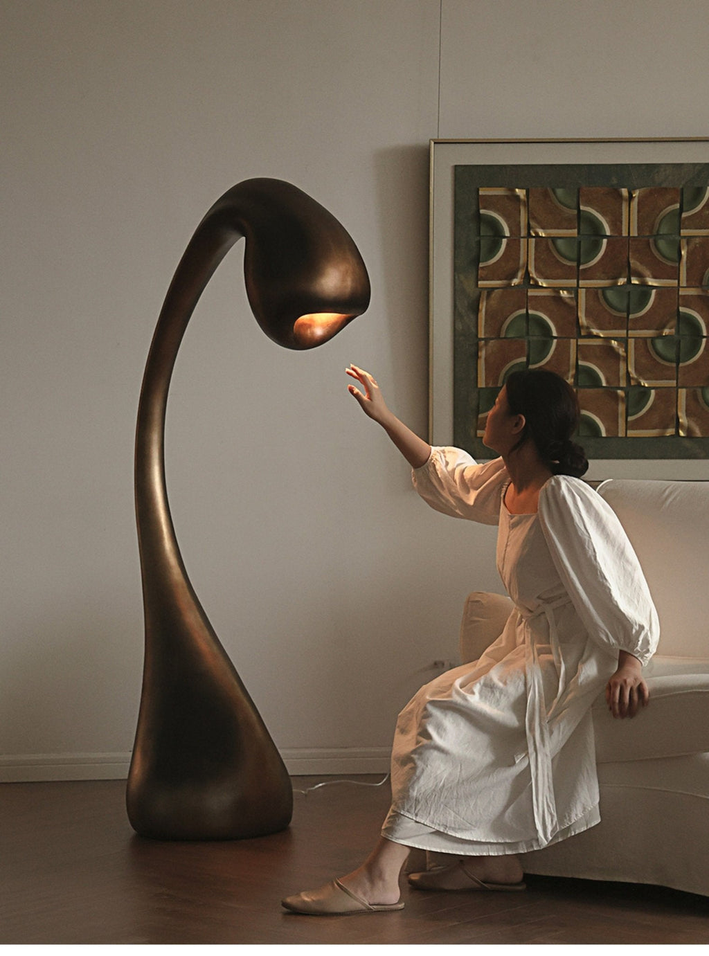 noor-grande-sculptural-floor-lamp-anzaz-Bronze-4
