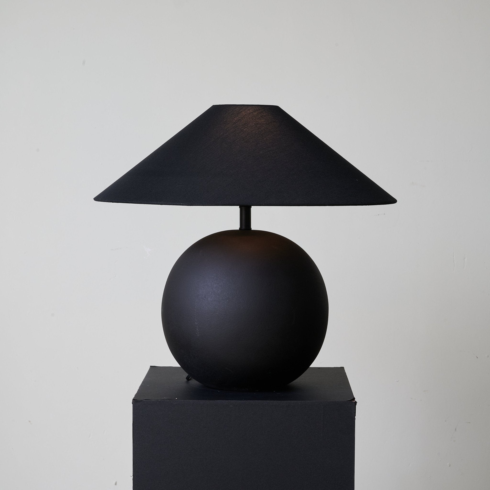 obsidian-sphere-table-lamp-anzaz-Black-4