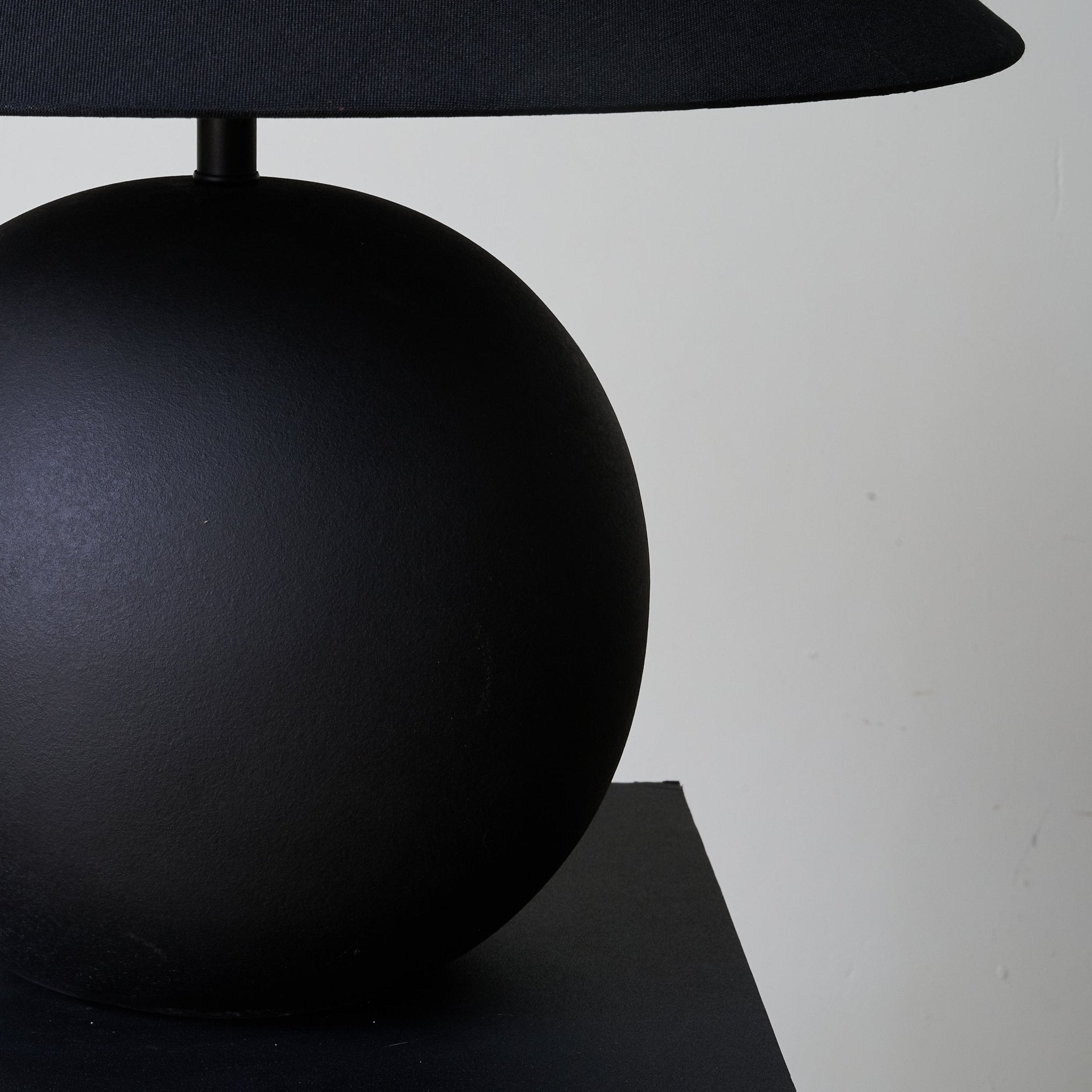 obsidian-sphere-table-lamp-anzaz--7