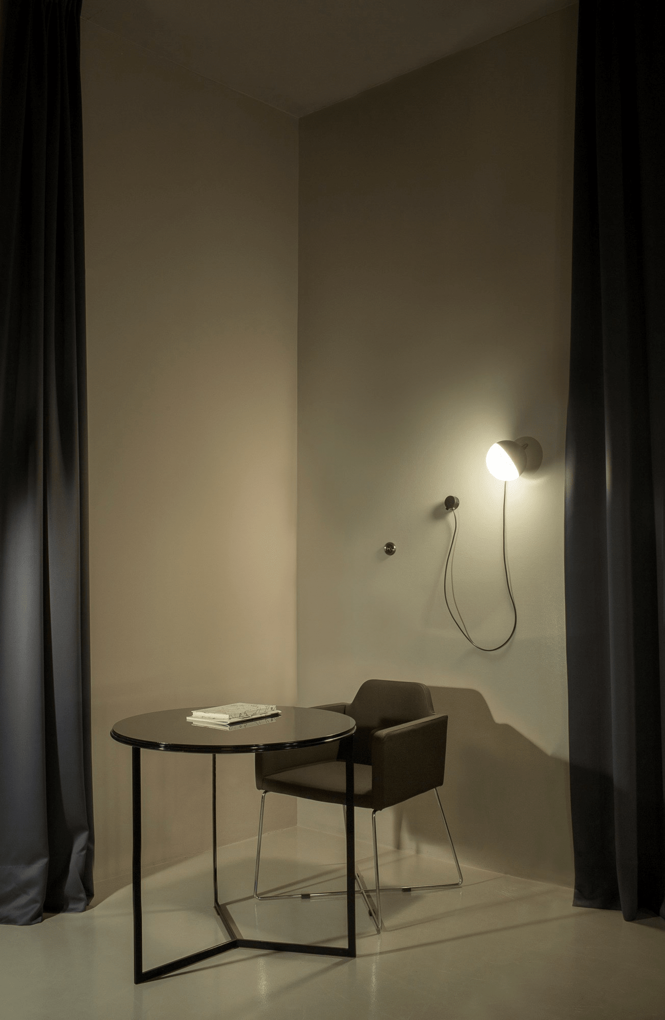 orbit-dual-globe-wall-lamp-anzaz--4