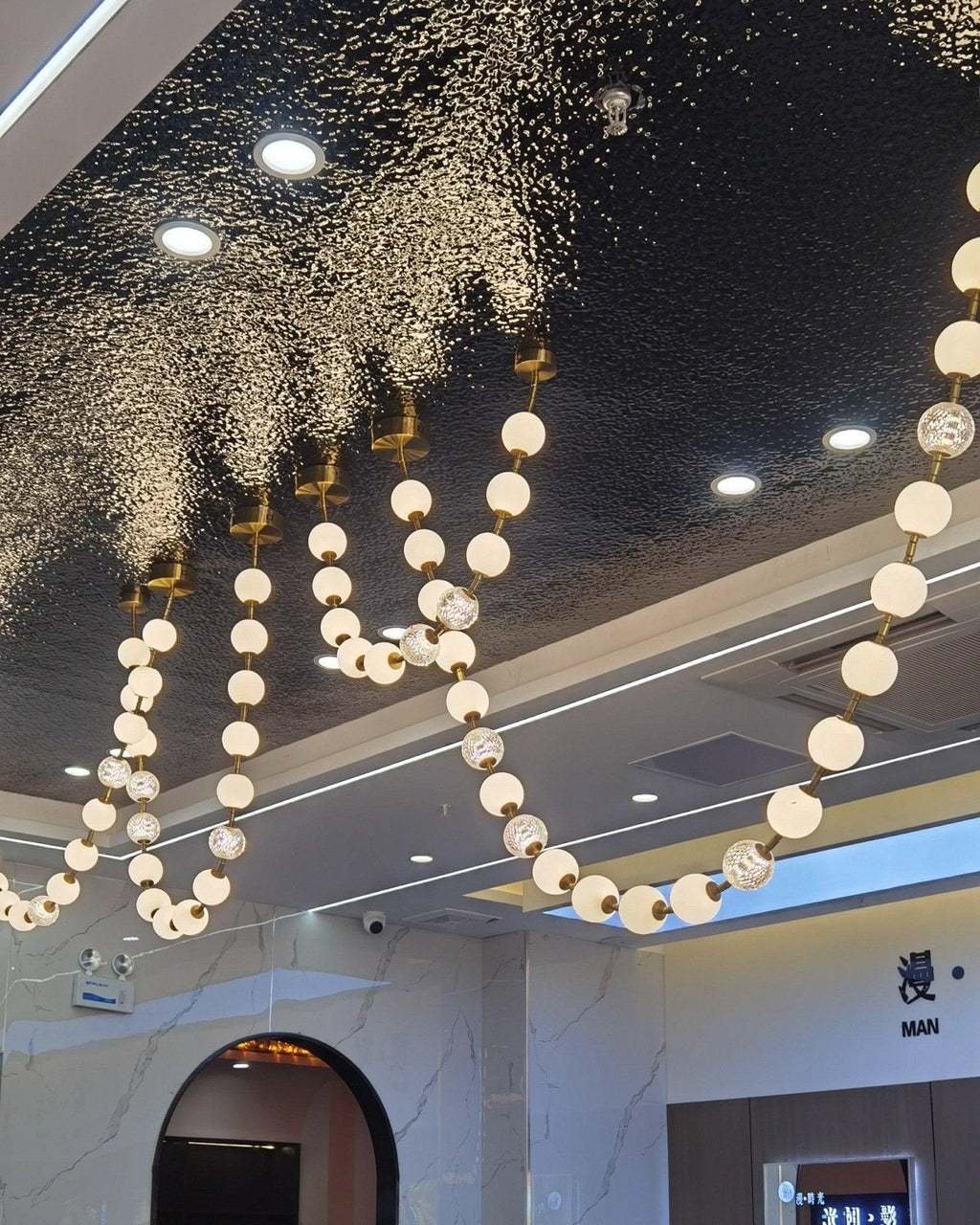 pearl-necklace-balls-chandelier-anzaz--66