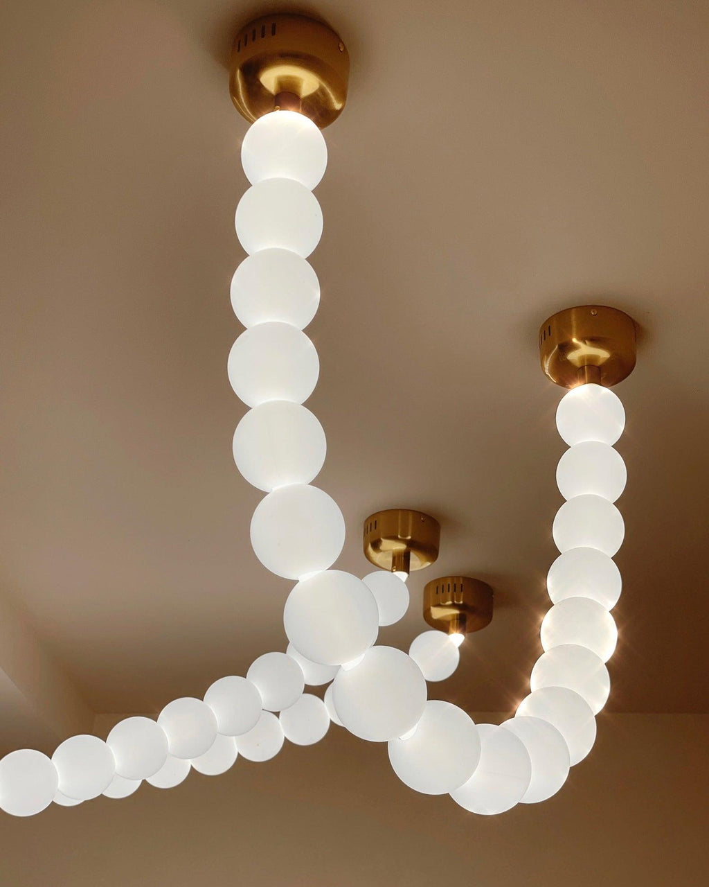 pearl-necklace-balls-chandelier-anzaz--82