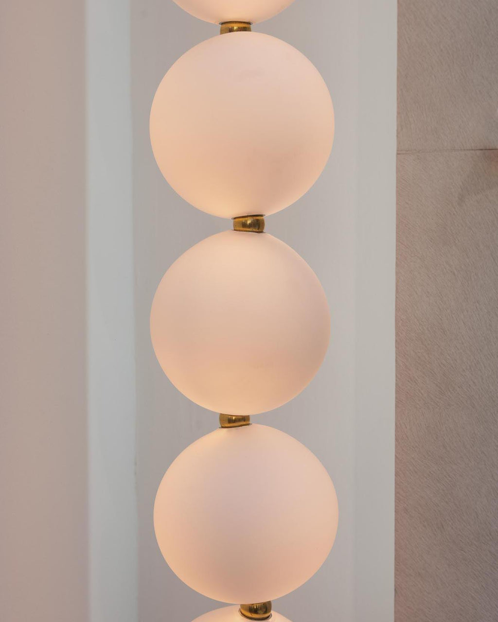 pearl-necklace-balls-chandelier-anzaz-Gold & White-46