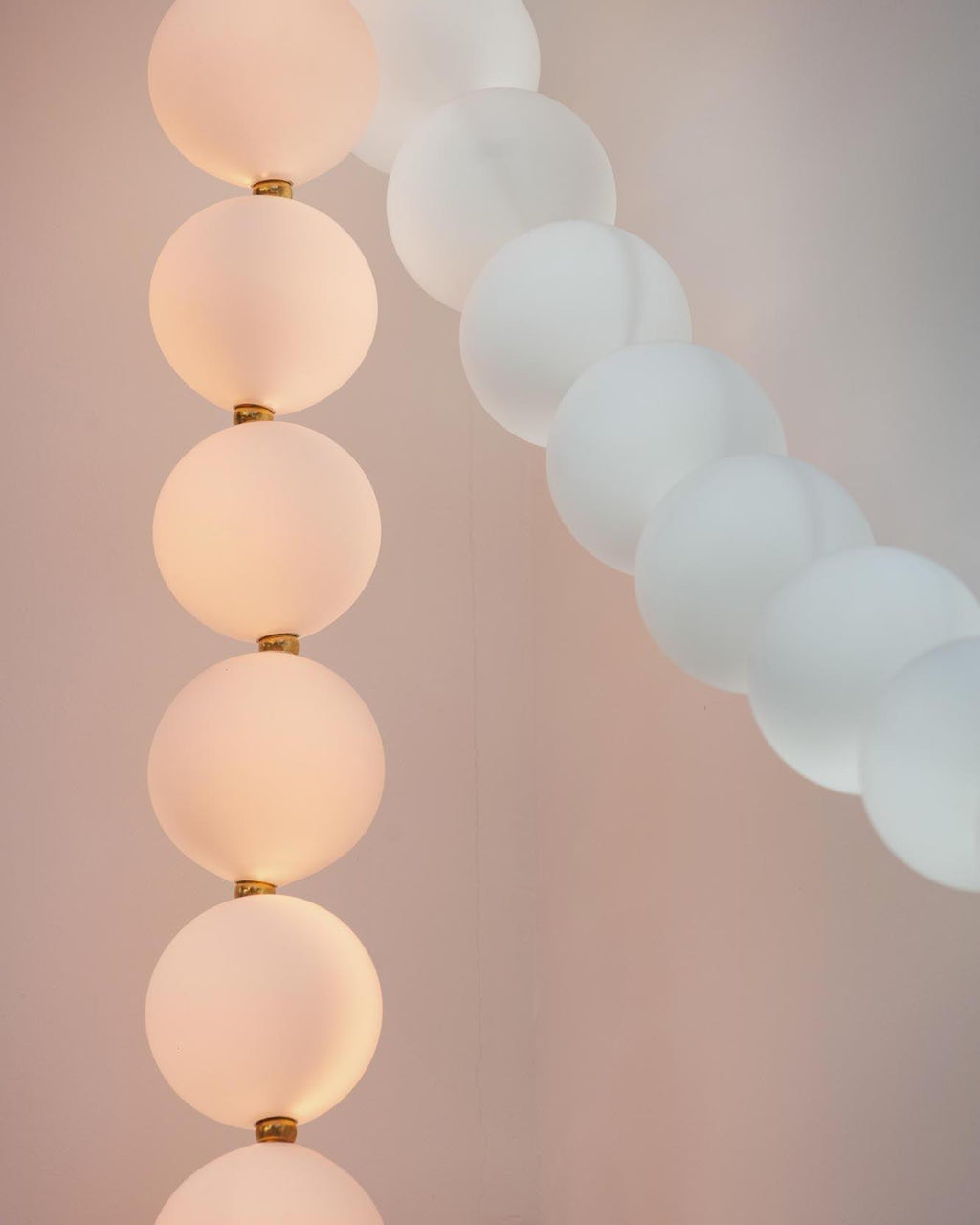 pearl-necklace-balls-chandelier-anzaz--86