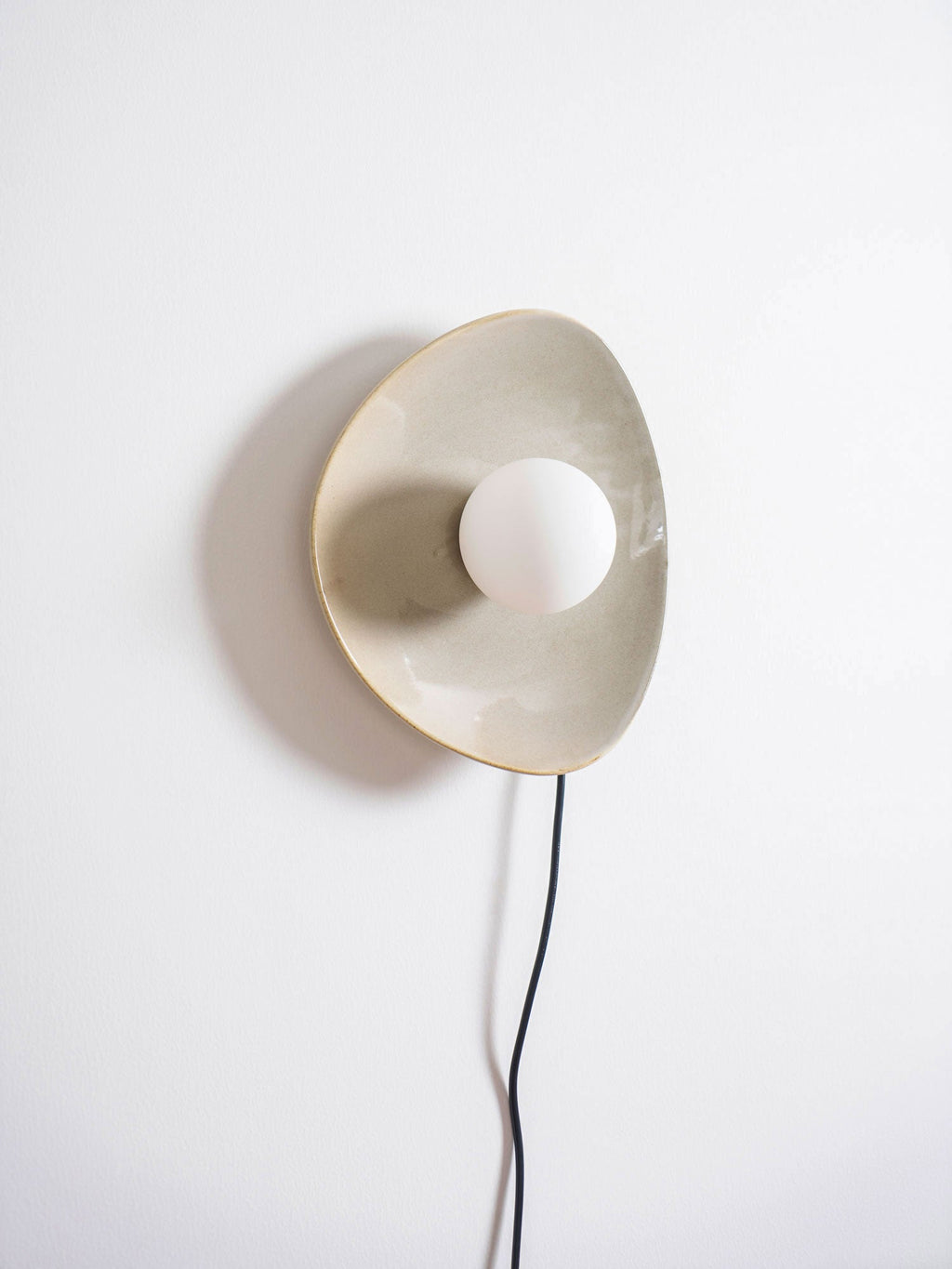 pebble-disc-plug-in-wall-light-anzaz--20