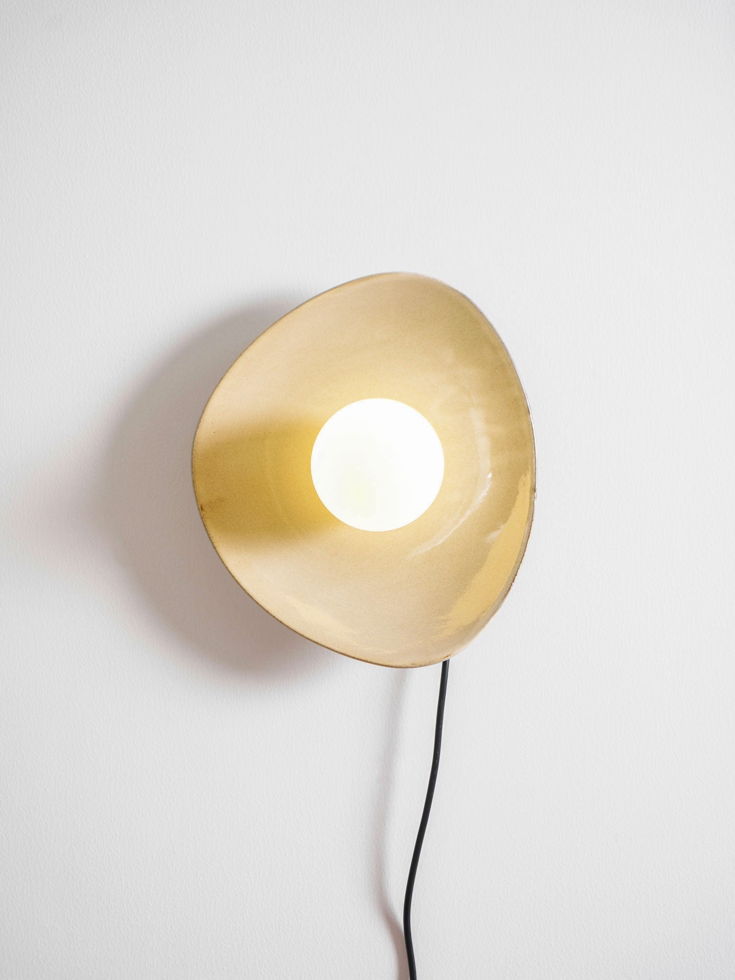pebble-disc-plug-in-wall-light-anzaz--22