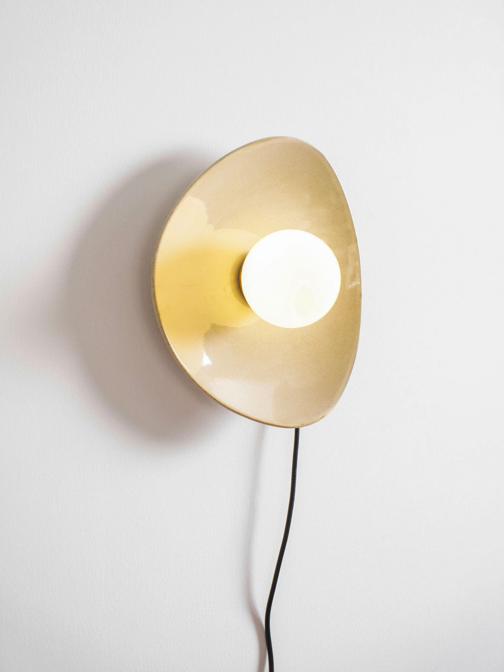 pebble-disc-plug-in-wall-light-anzaz--18