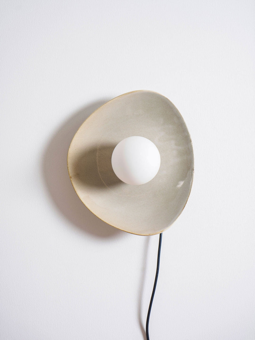 pebble-disc-plug-in-wall-light-anzaz--19
