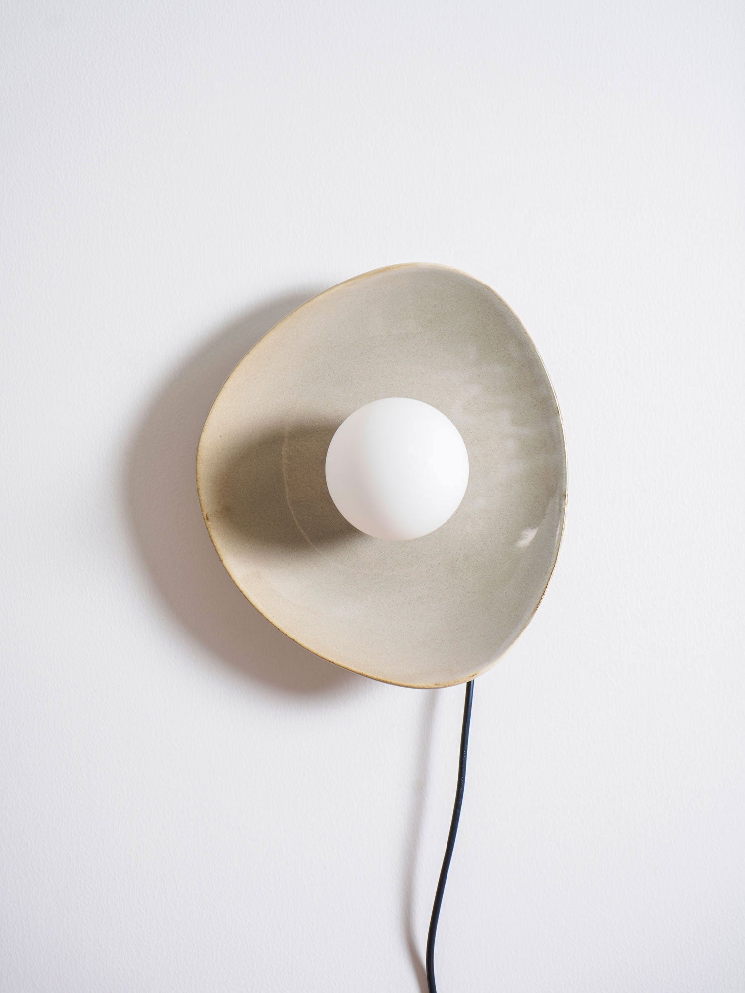 pebble-disc-plug-in-wall-light-anzaz--19