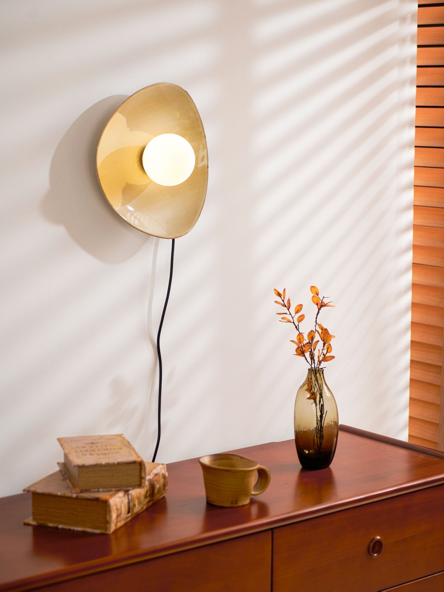 pebble-disc-plug-in-wall-light-anzaz--17