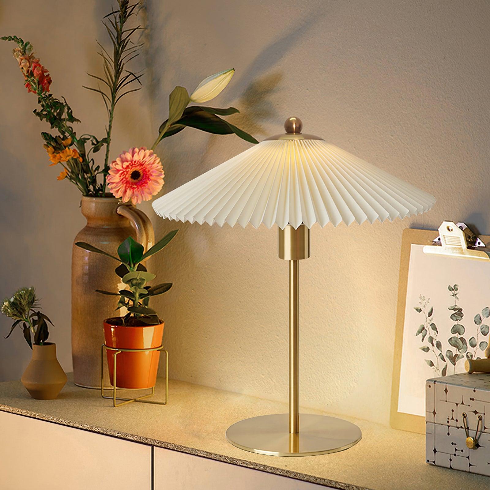 perla-pleated-table-lamp-anzaz-Gold-2