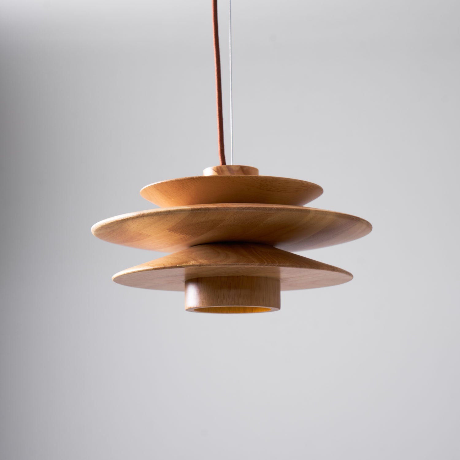 cascade-wooden-disc-pendant-lamp-anzaz--23