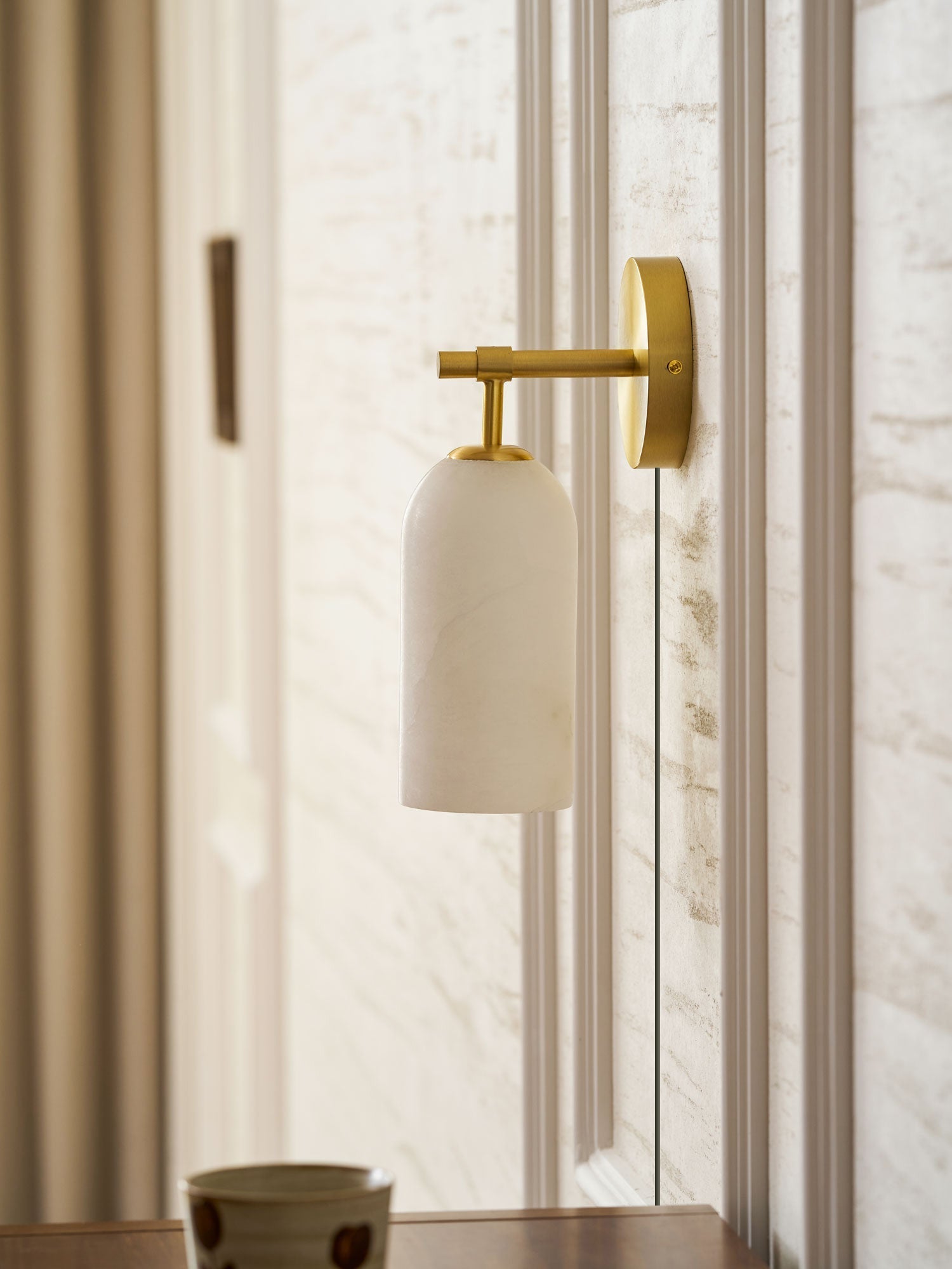 pillar-alabaster-plug-in-wall-sconce-anzaz--10