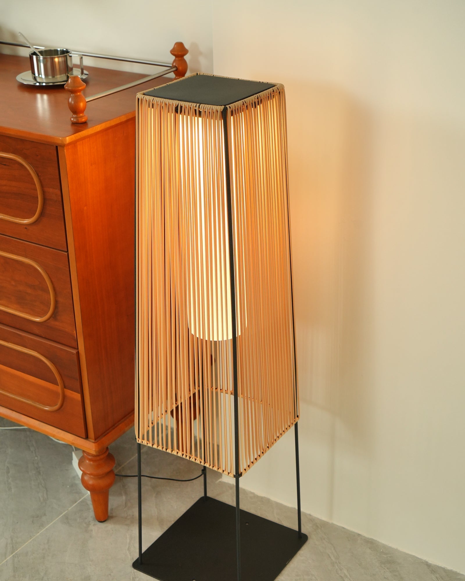 plastic-rattaplastic-rattan-outdoor-post-light-with-solar-panel-anzaz-Model B: Solar-Powered Version-4