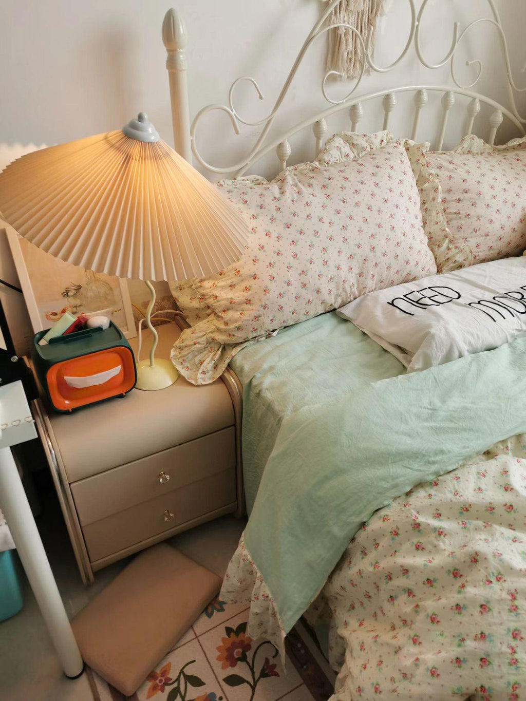 pleated-hat-table-lamp-anzaz--39