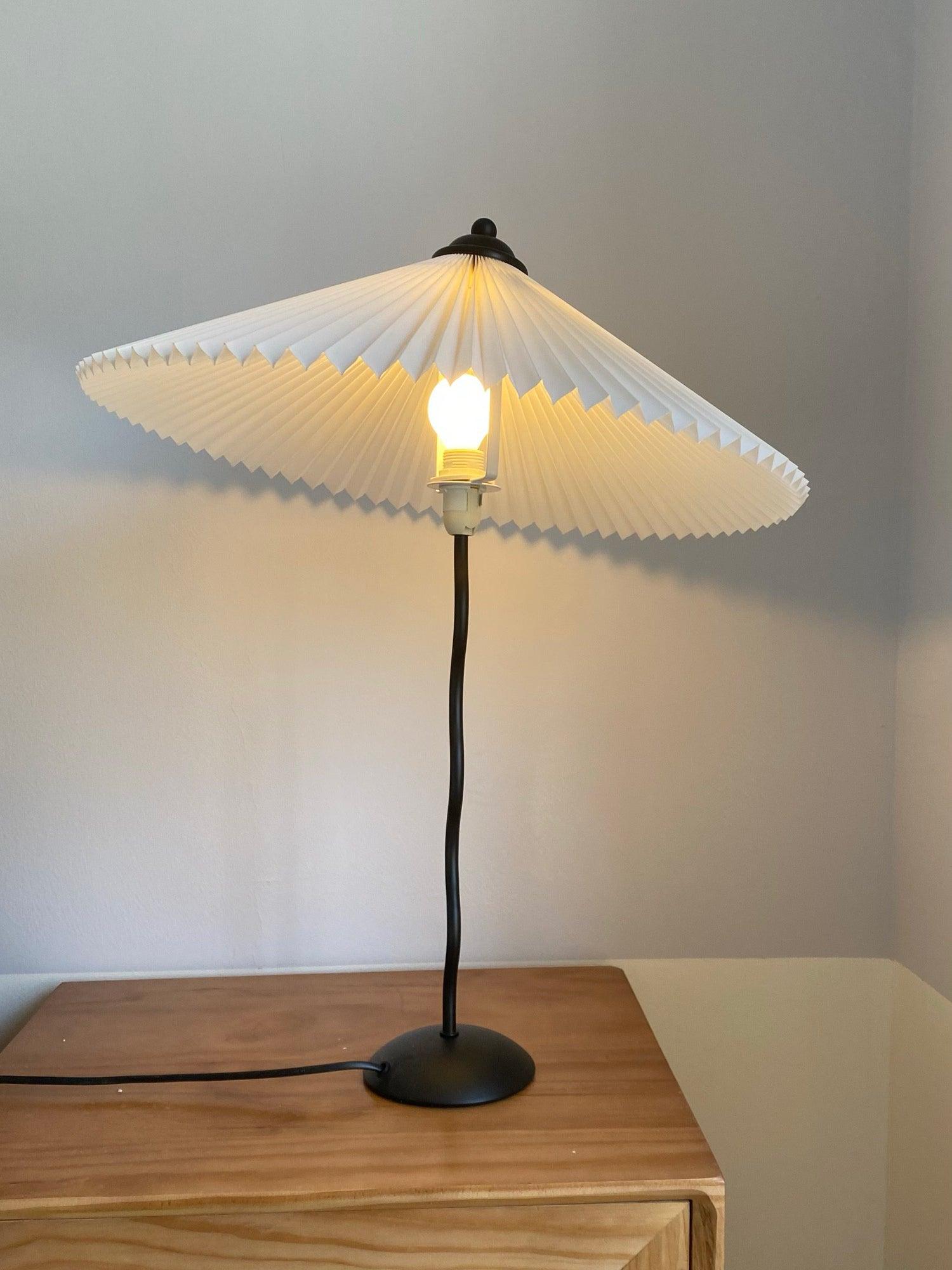 pleated-hat-table-lamp-anzaz--43
